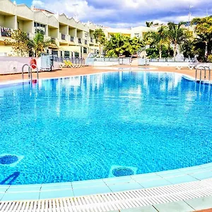 https://townhouse-costa-adeje.tenerifehoteles.net